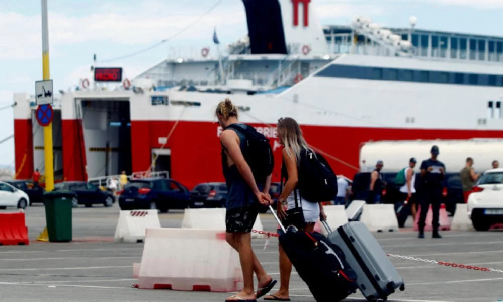 Πώς διαμορφώνονται οι τιμές στα πλοία για τα νησιά μετά την μείωση του ΦΠΑ